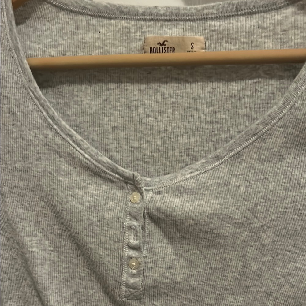 Hollister s Light Gray Long Sleeve Blouse - Picture 2 of 3